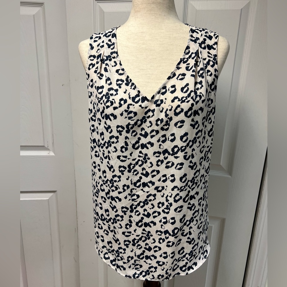 Banana Republic Top Sleeveless V-Neck Animal Print Boho Style Back pleat Size M